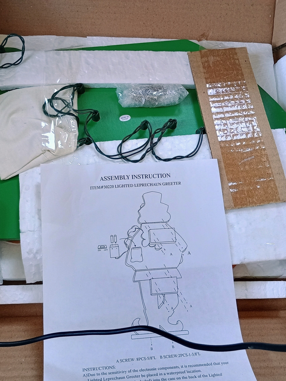 Vintage WMG Chicago Lighted Leprechaun Reader St Patrick's Day Decor